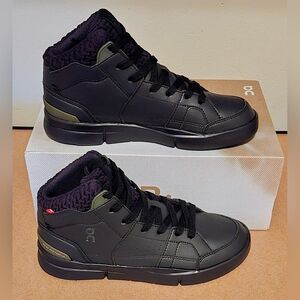 NEW ON Women's 6.5 - The Roger Clubhouse Sansa Mid Sneaker - Black - MSRP $170